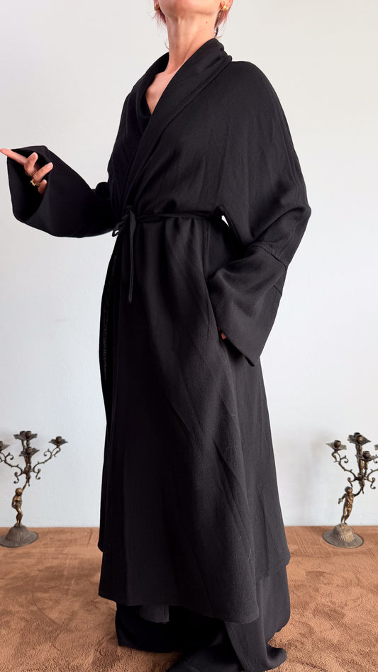 Cappotto fluido modello vestaglia in lana crepe con cintura