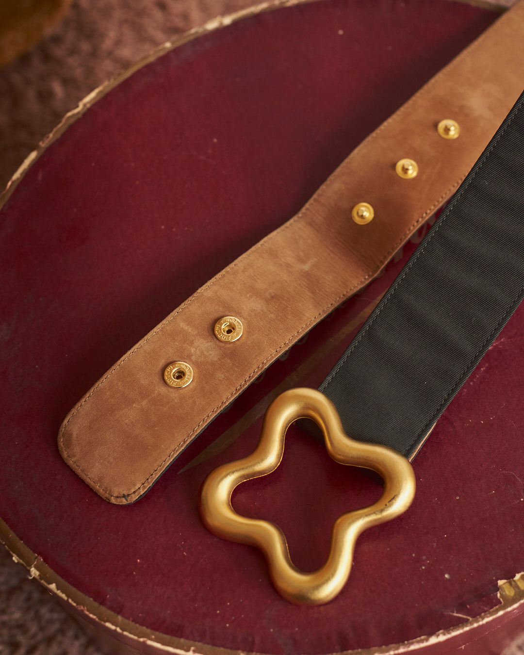 Cintura Moschino redwall in tessuto ottoman e pelle con fibbia dorata