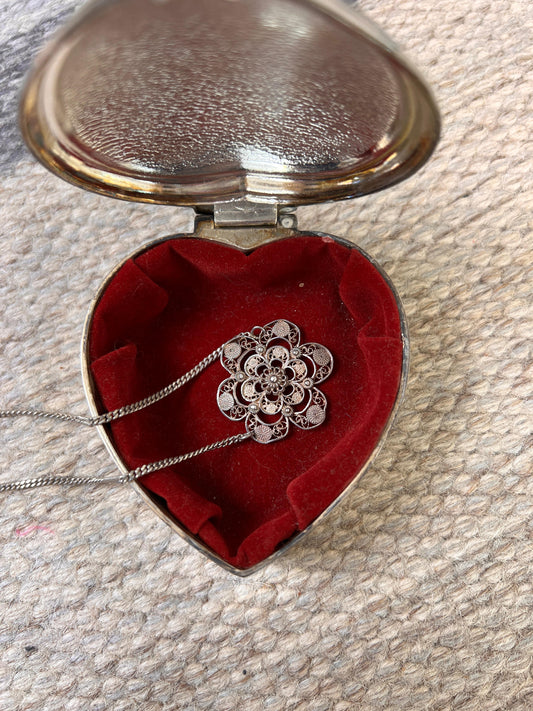 Collana girocollo in argento motivo fiore filigrana
