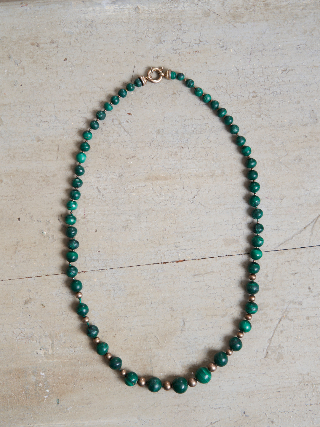 Collana in malachite e boule metallo, vintage