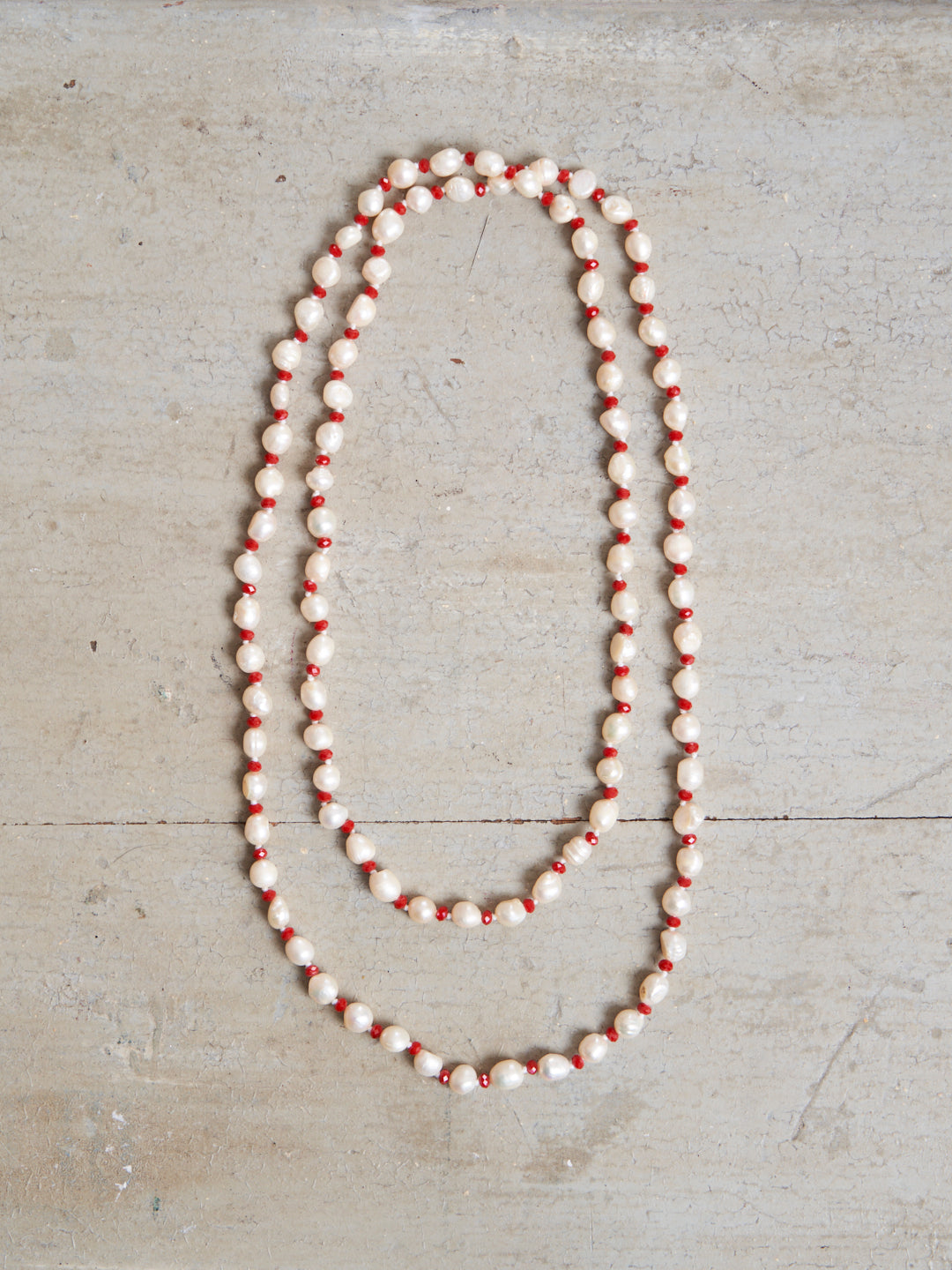 Collana lunga con perle di fiume e rondella cristallo sfaccettato mini rosso