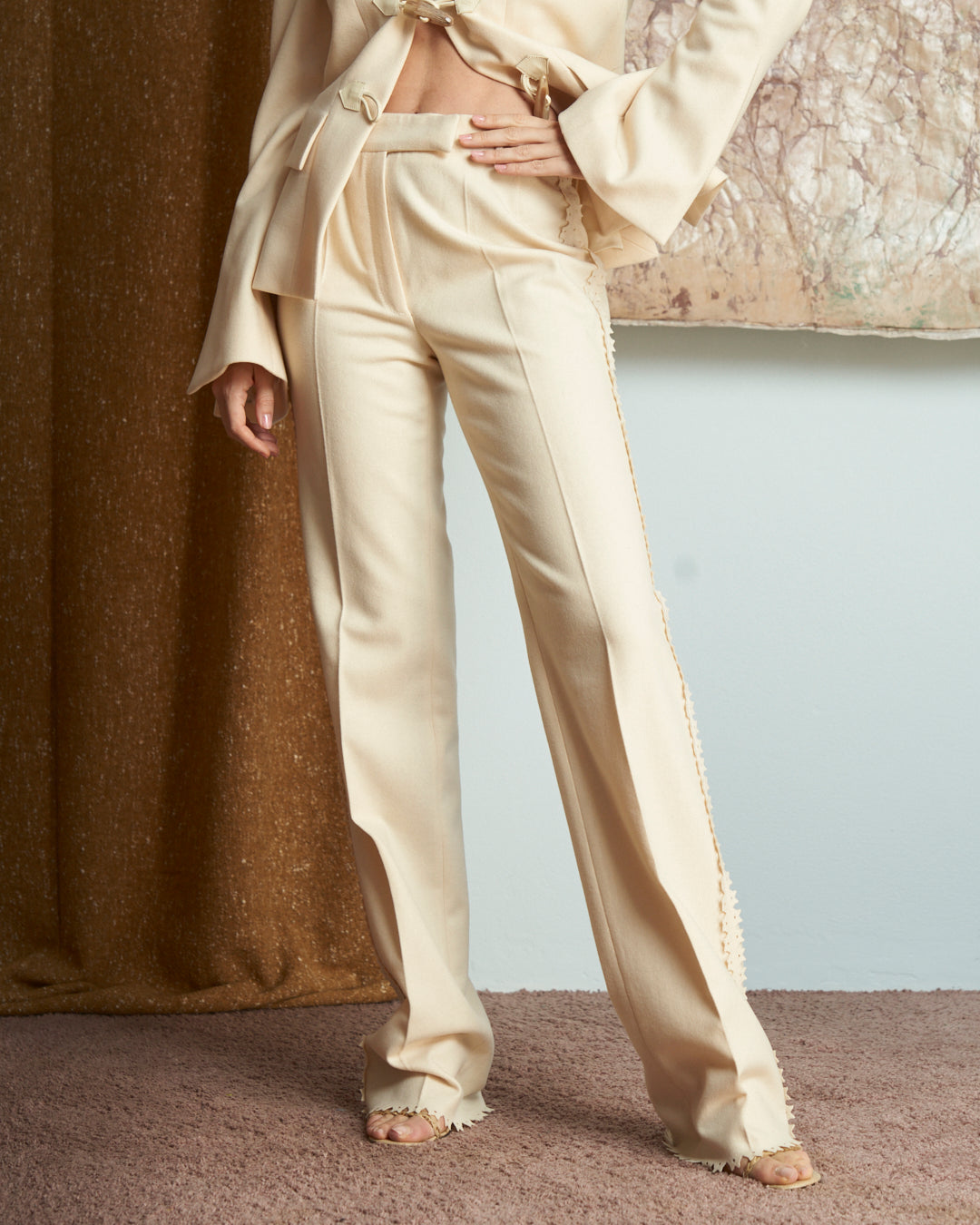 Completo Antonio Berardi in lana Bianco con alamari e bordi al laser