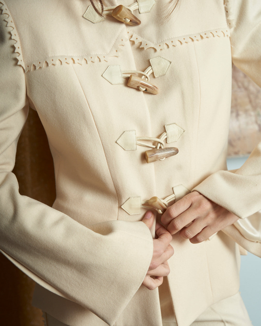 Completo Antonio Berardi in lana Bianco con alamari e bordi al laser