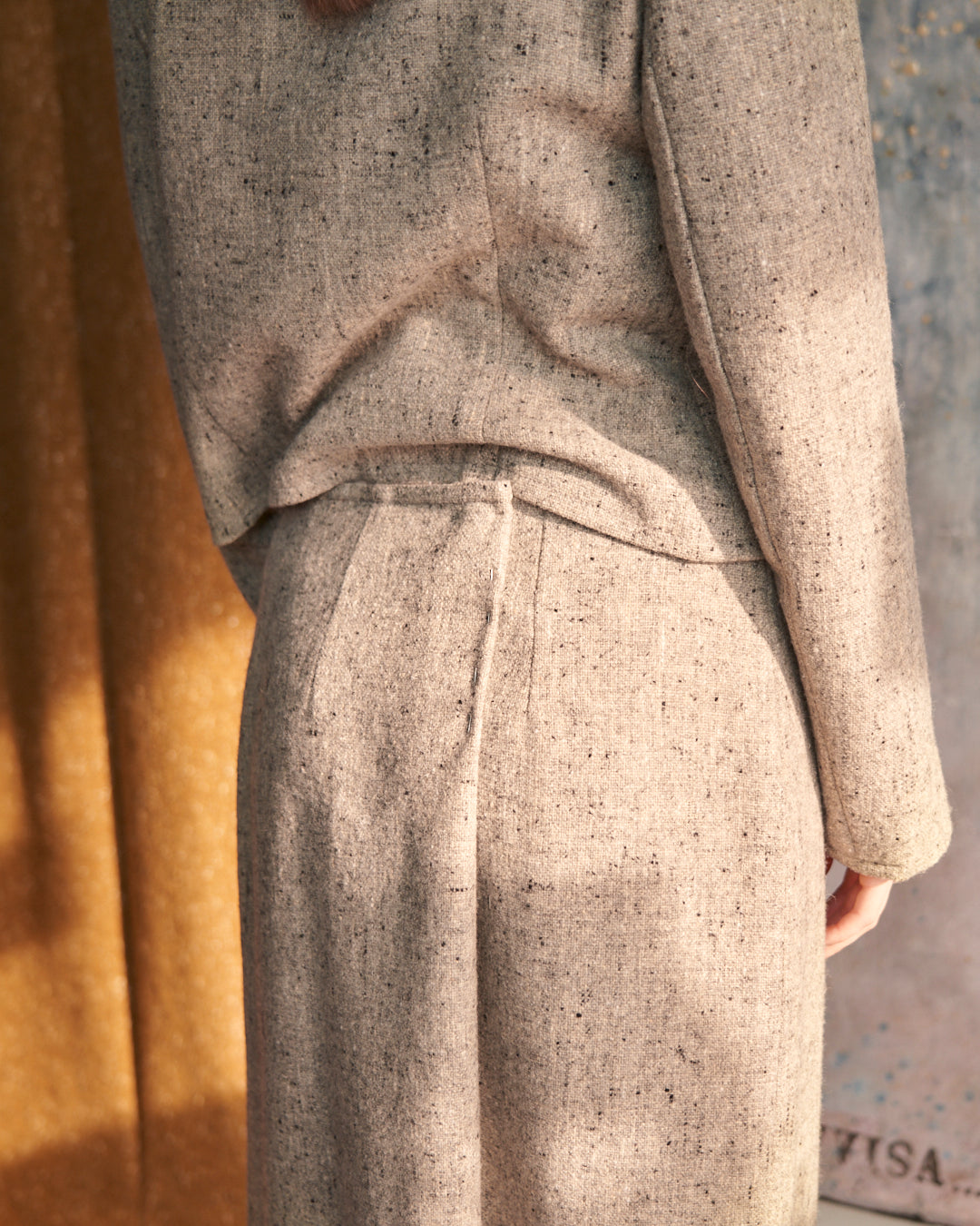 Completo in lana con gonna a portafogli