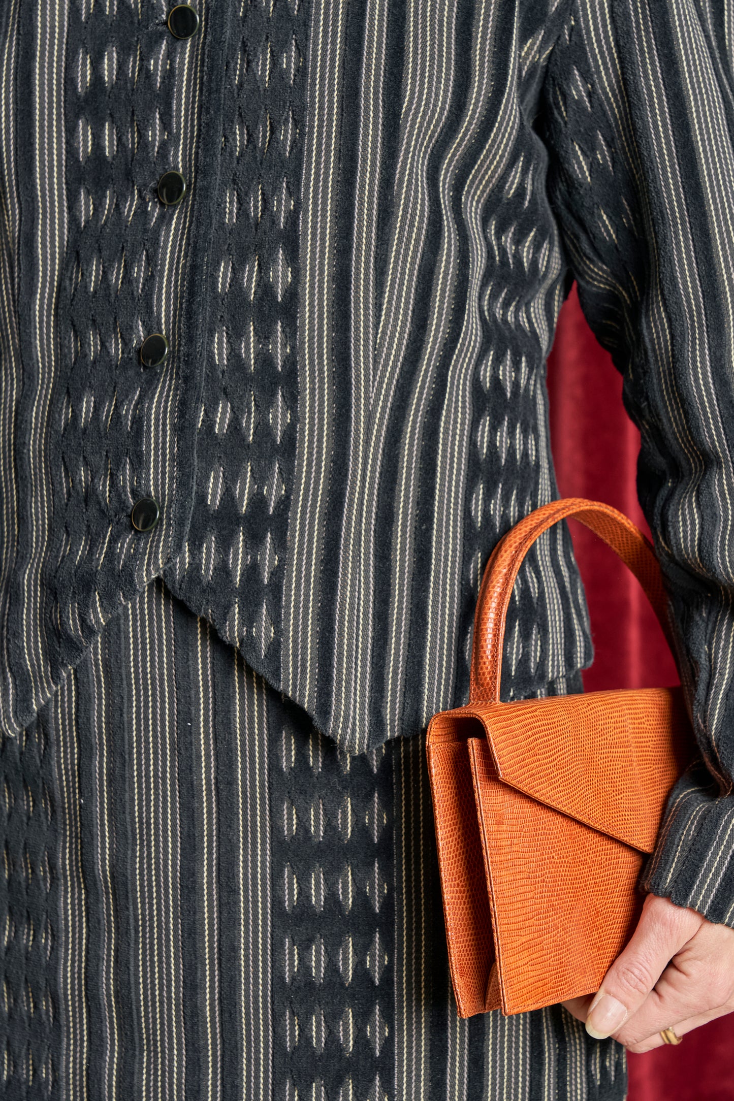 Completo rigato in velluto e jacquard coreano