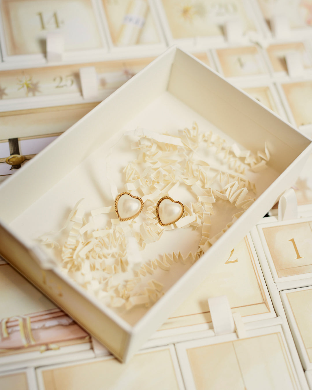 Orecchini con foto a cuore anni 80 profili zigrinati dorati