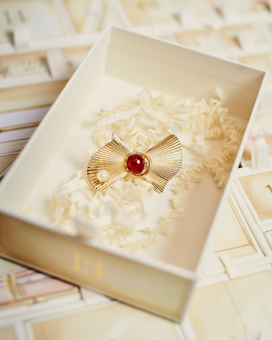 spilla anni 80 dorata