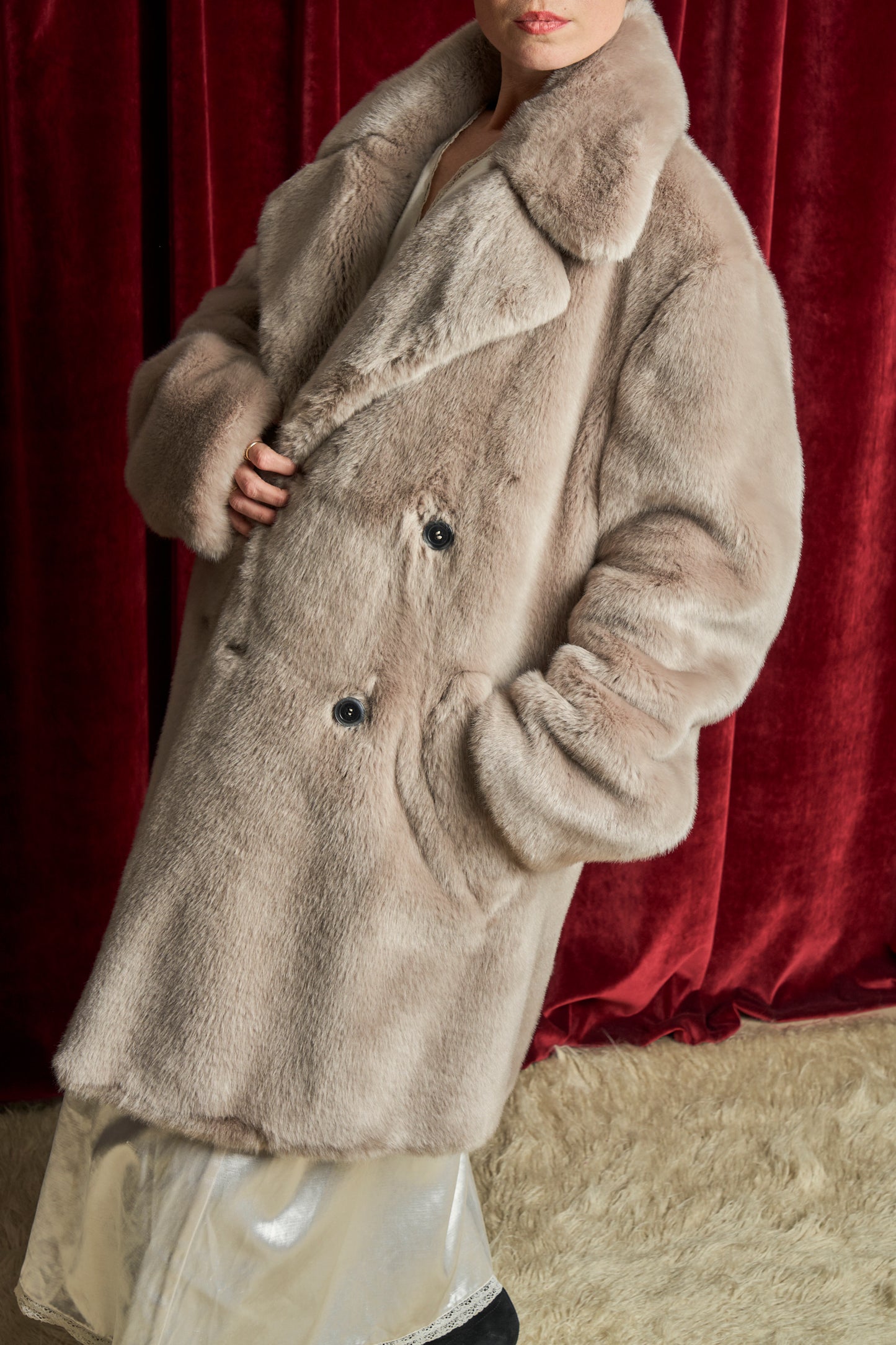 Pelliccia ecologica color ghiaccio