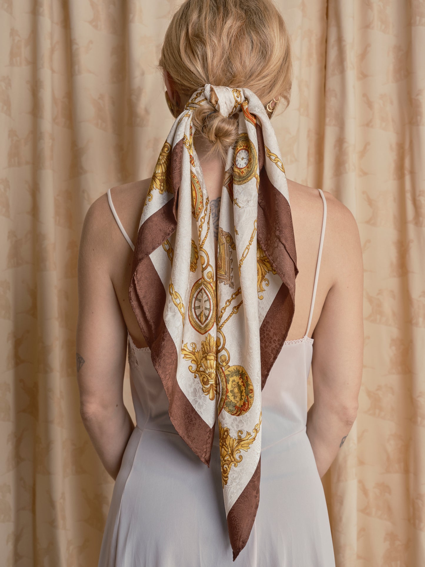 Foulard in seta fantasia orologi cognac e pipa
