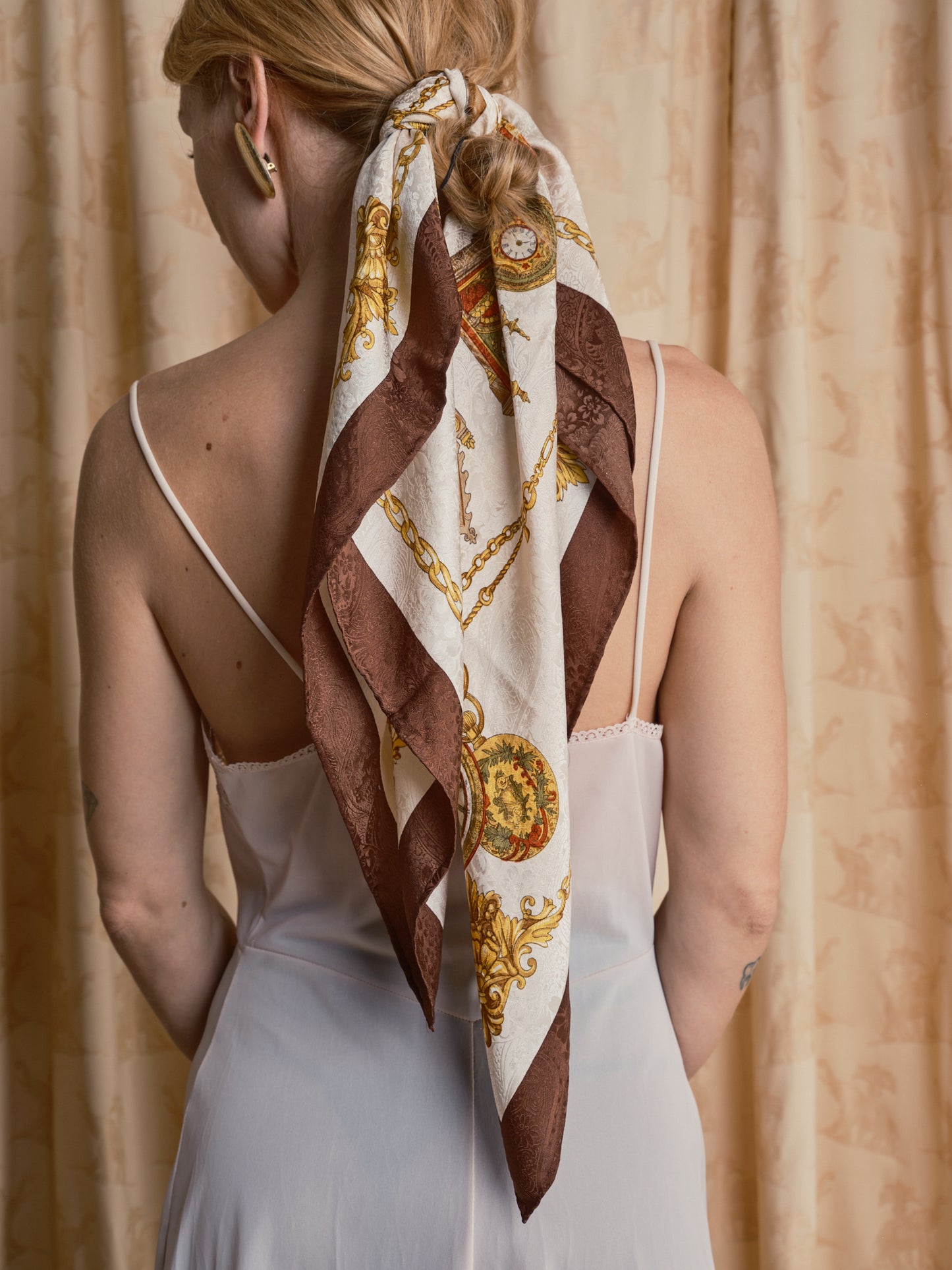 Foulard in seta fantasia orologi cognac e pipa
