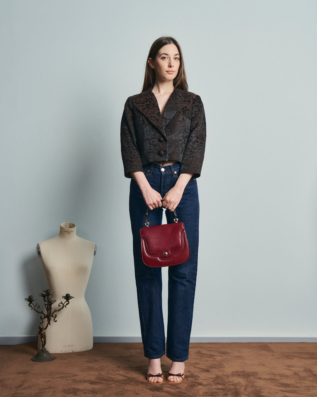 Borsa in pelle rossa con manico bambu nero anni 50