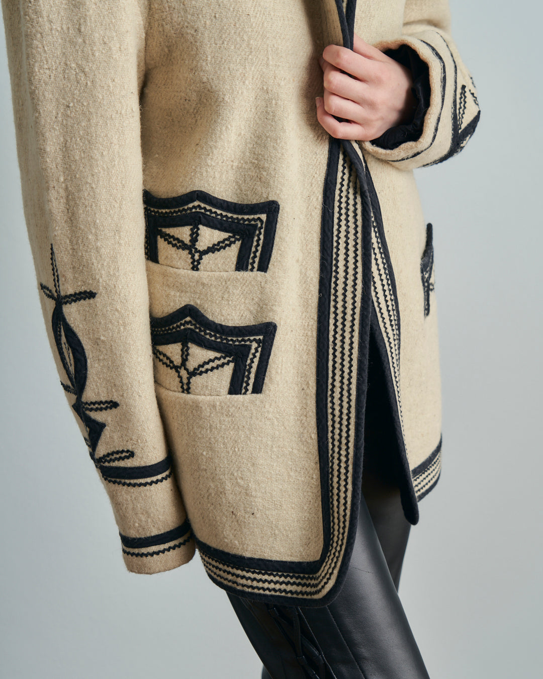 Giacca anni 70 americana Guatemala in lana con ricami neri tradizionali