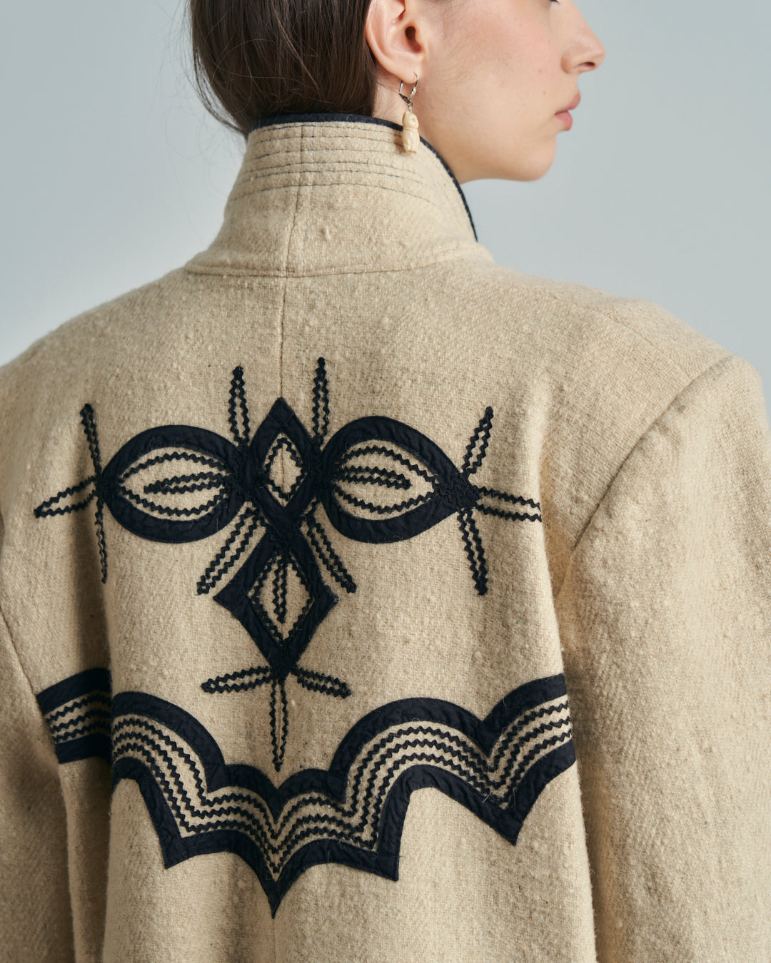 Giacca anni 70 americana Guatemala in lana con ricami neri tradizionali