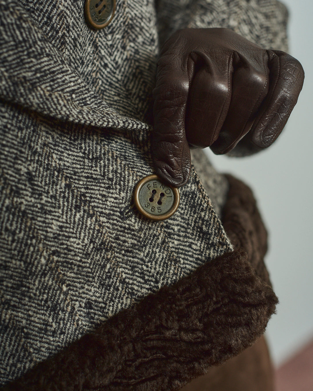 Giacca corta Fendi 365 in lana con bordi in pelliccia ecologica