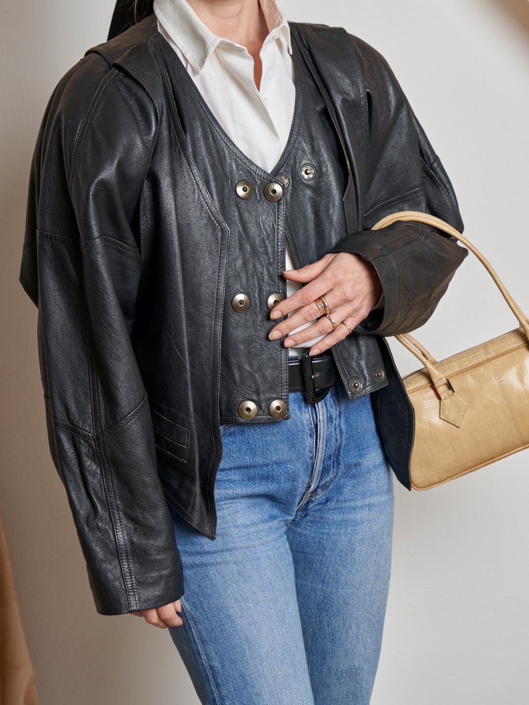 Bomber in pelle anni 80 con gilet sopra