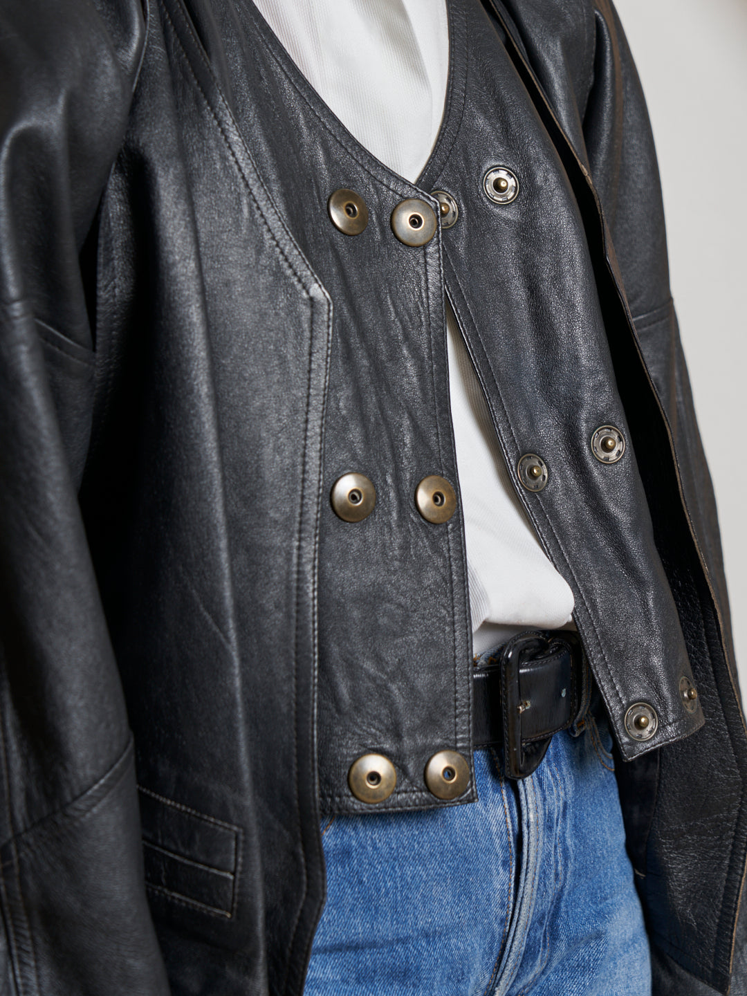 Bomber in pelle anni 80 con gilet sopra