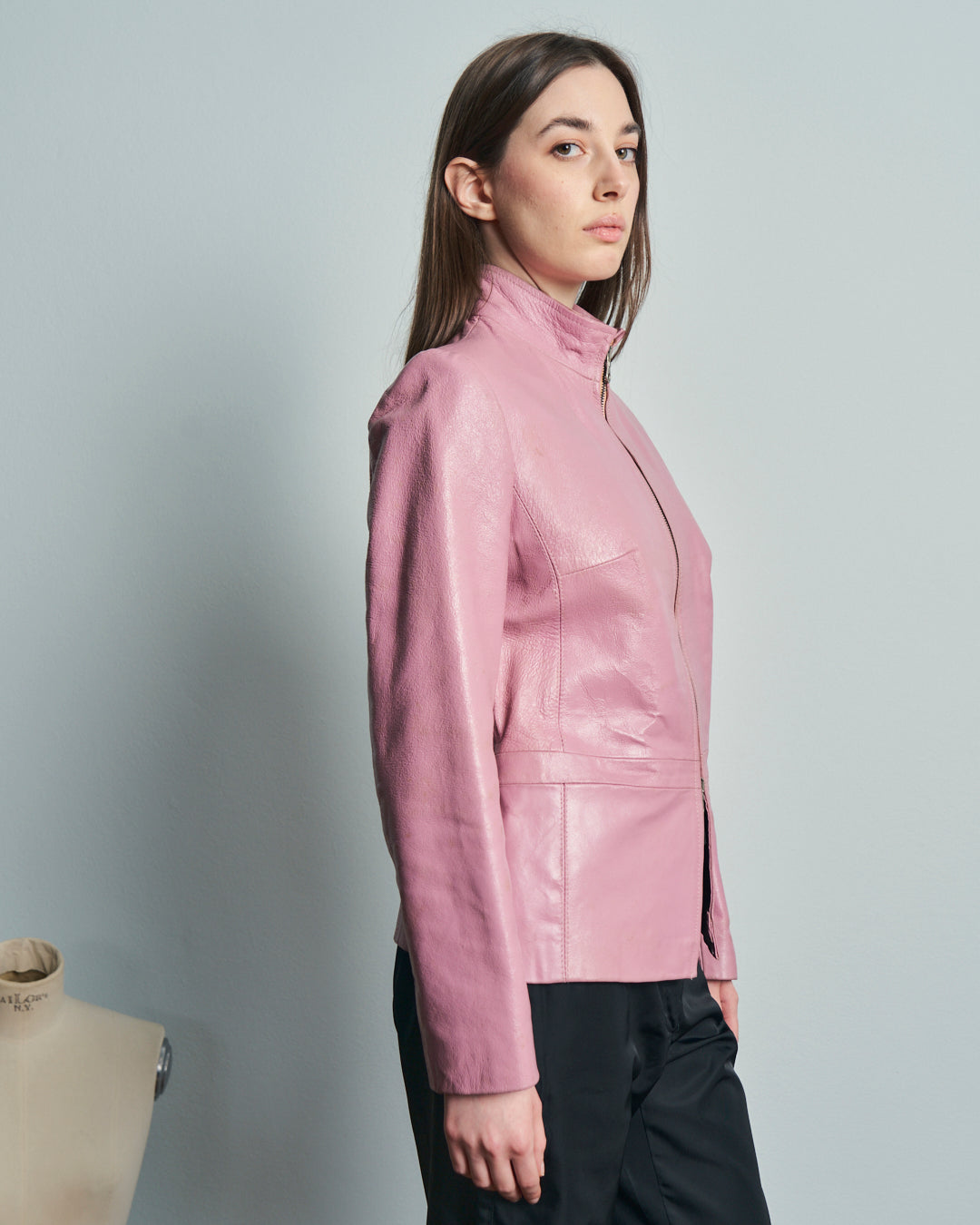 Giacca anni 90 in pelle rosa taglio accostato colletto alto e spacco davanti