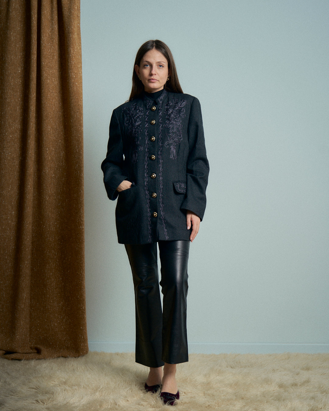 Giacca in lana grigia con ricami collo coreano