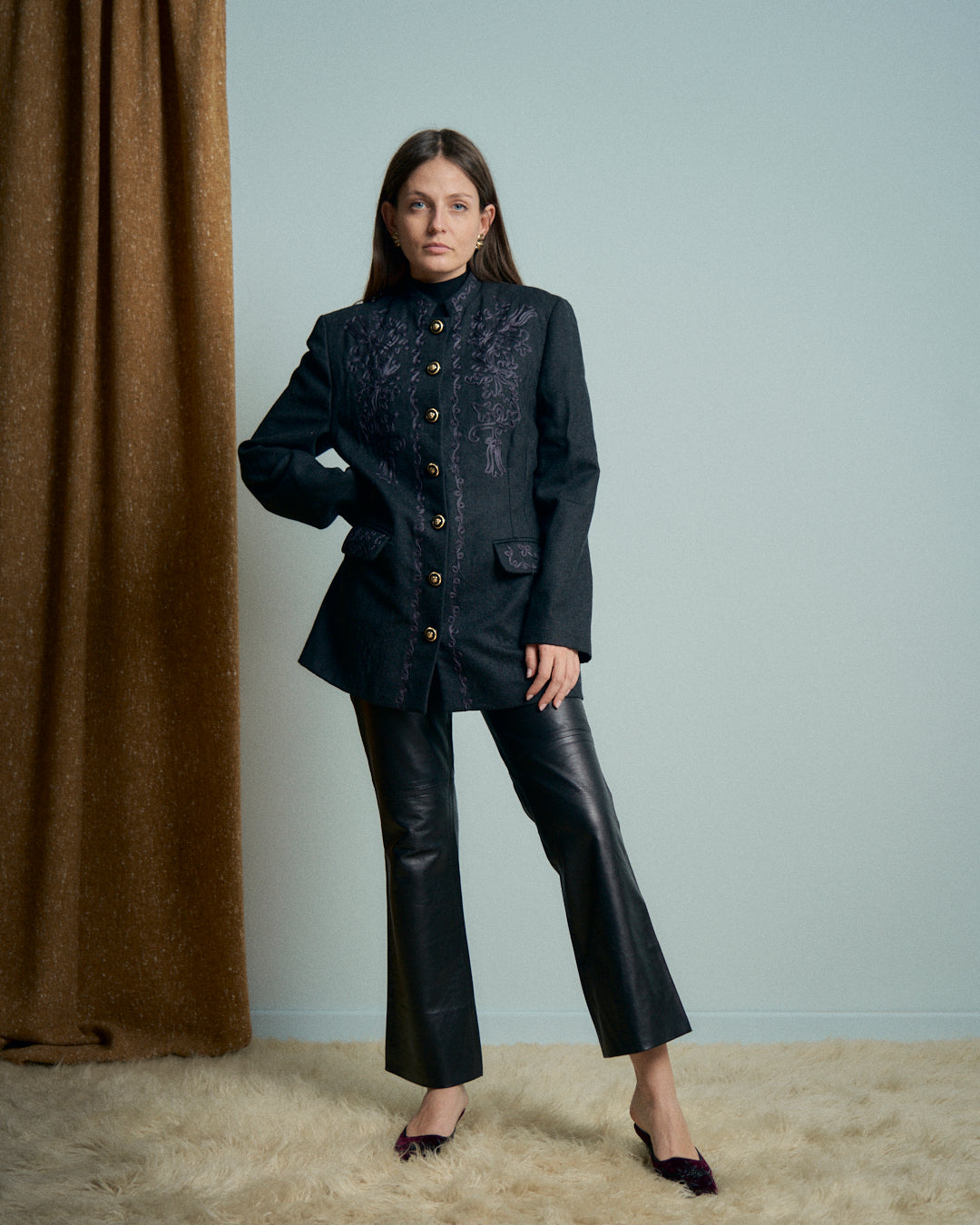 Giacca in lana grigia con ricami collo coreano