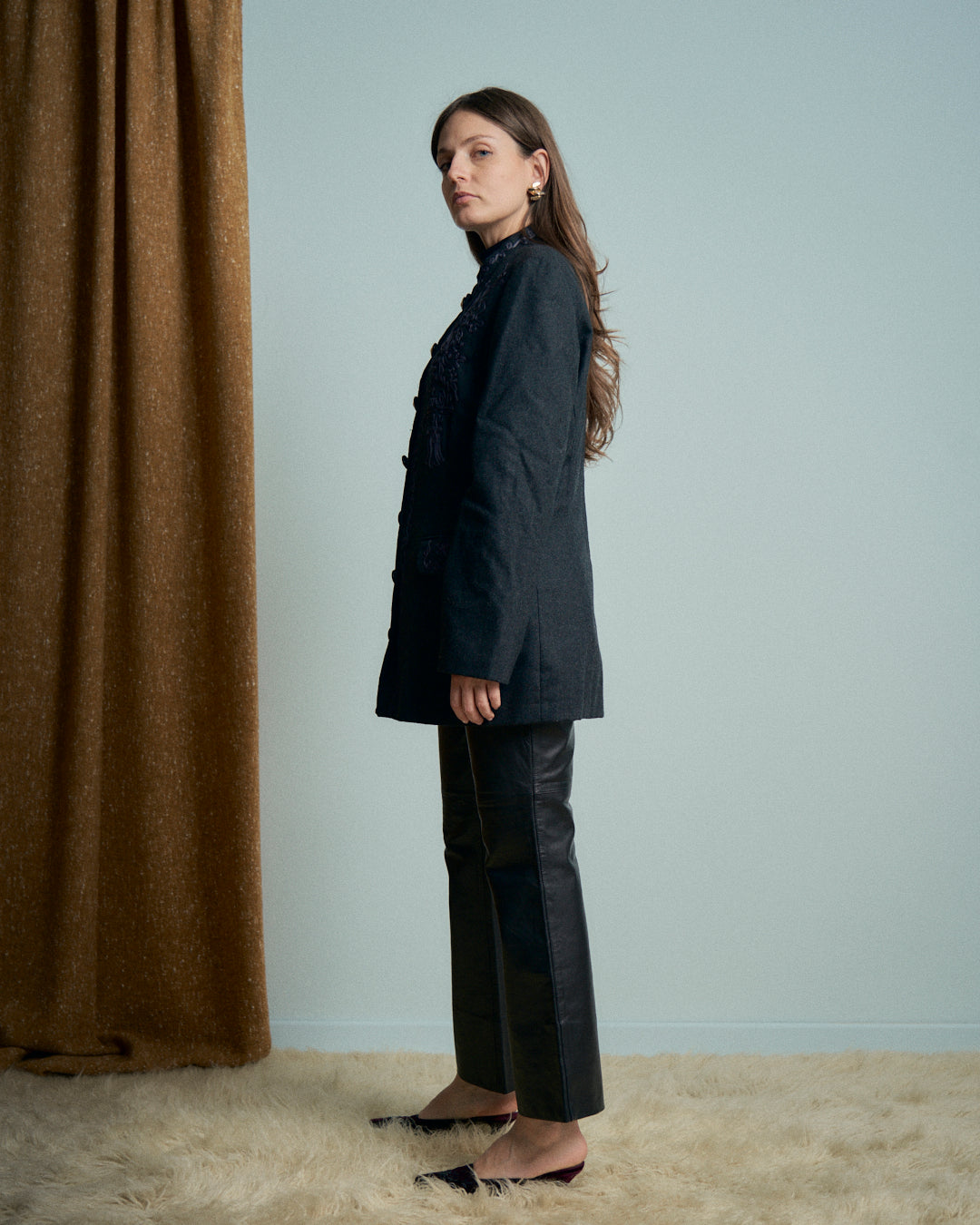 Giacca in lana grigia con ricami collo coreano