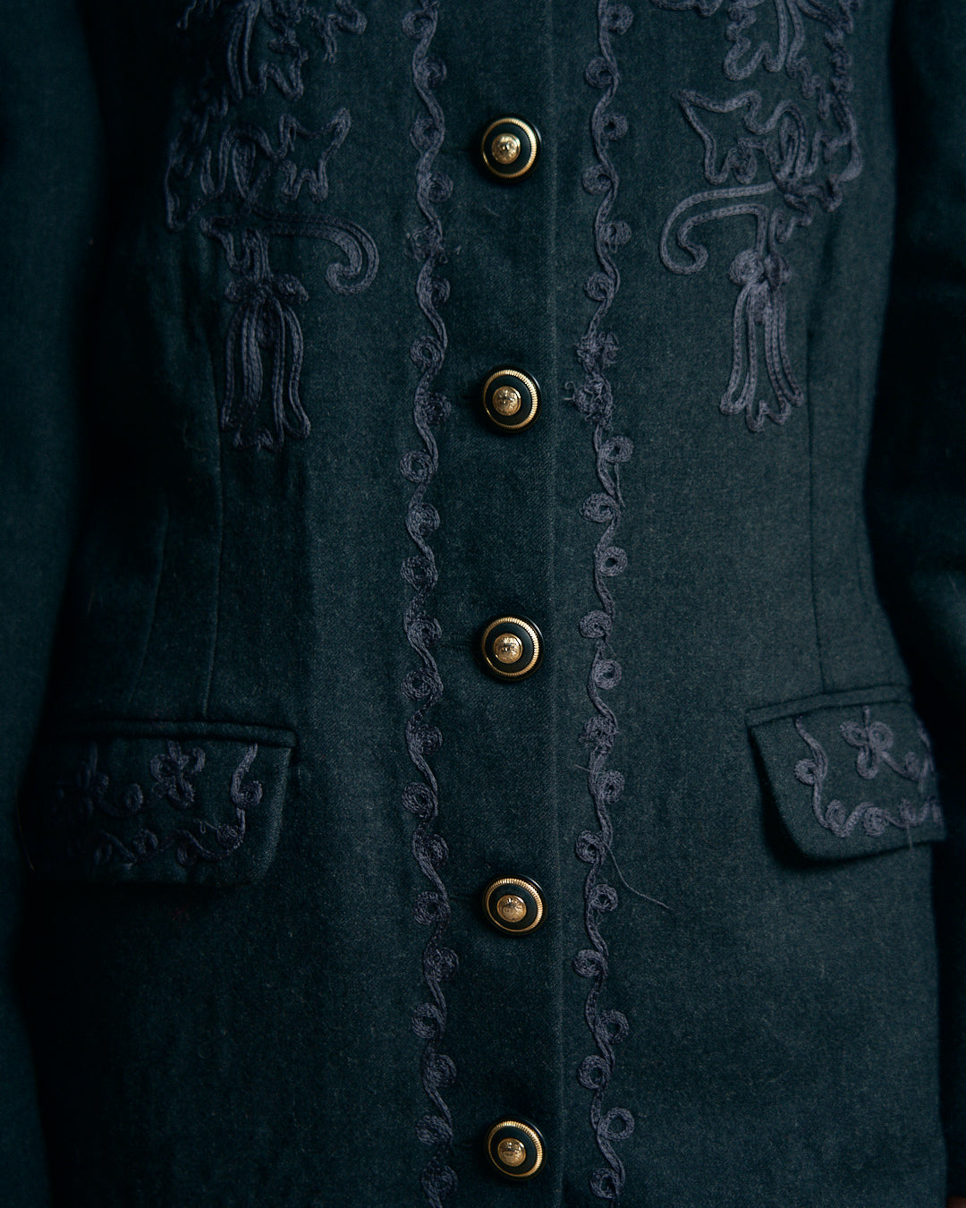 Giacca in lana grigia con ricami collo coreano