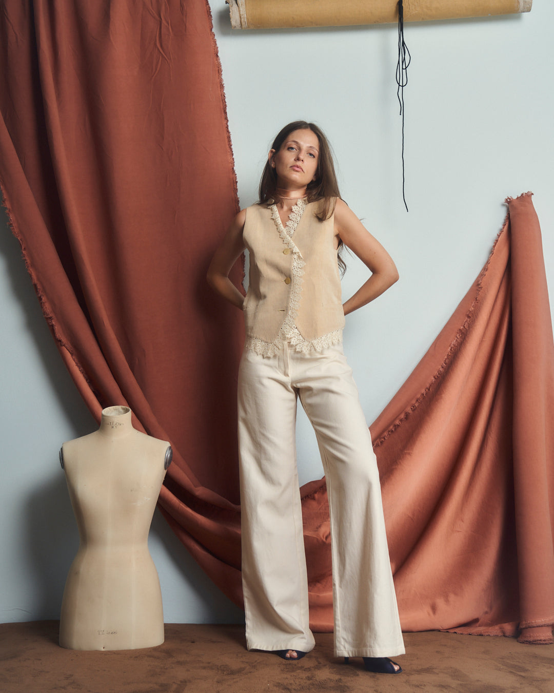 Gilet firmato Shon in lino e seta con pizzo