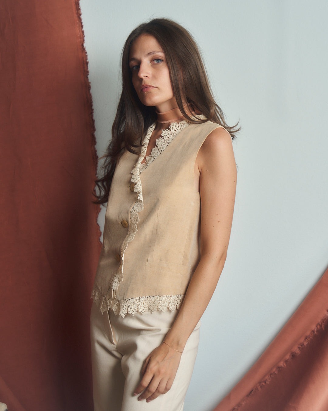 Gilet firmato Shon in lino e seta con pizzo