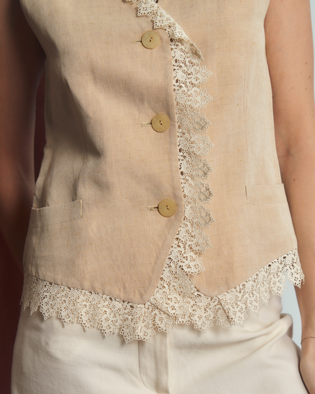 Gilet firmato Shon in lino e seta con pizzo