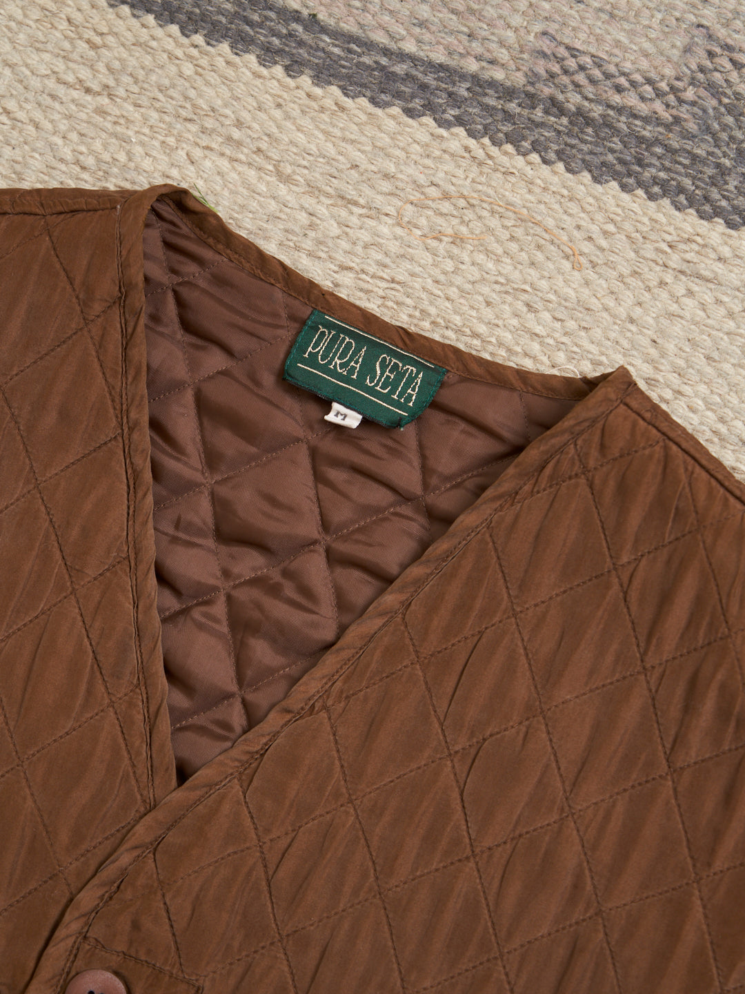 Gilet in pura seta effetto pesca color cioccolato