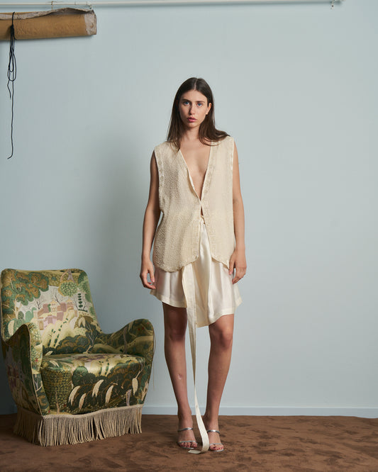 Gilet in seta ricamato