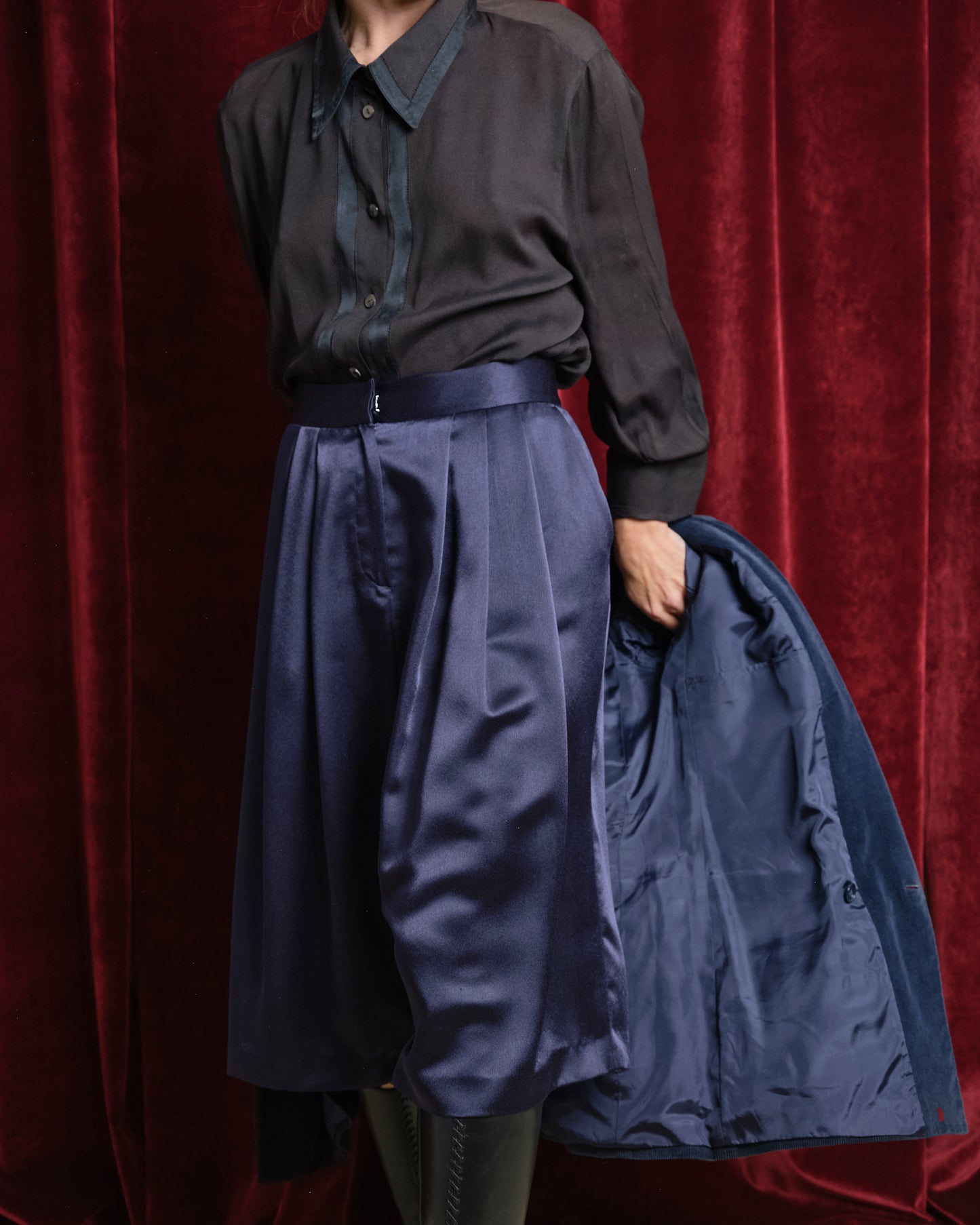 Pantalone shorts ampio in raso