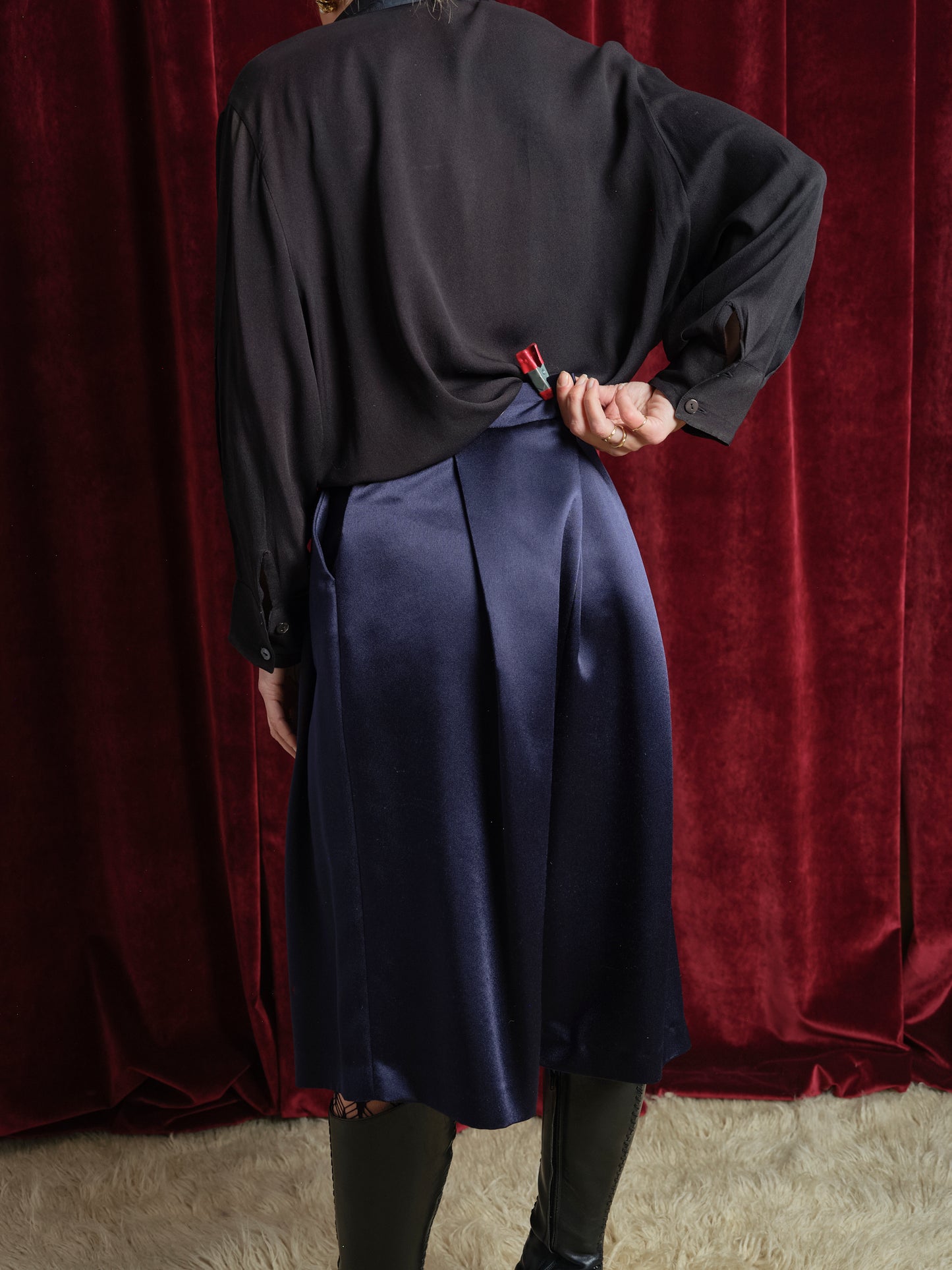 Pantalone shorts ampio in raso