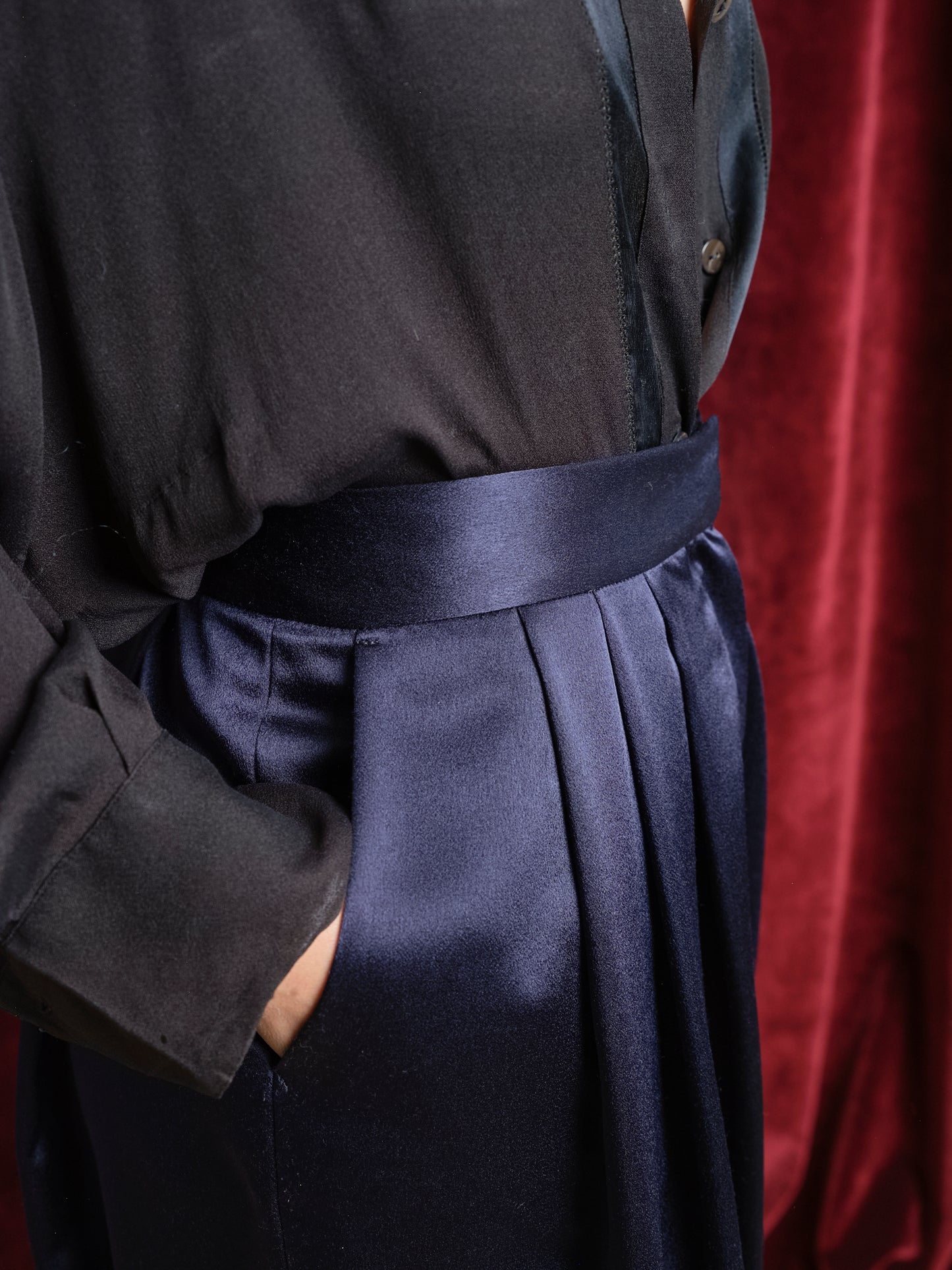 Pantalone shorts ampio in raso