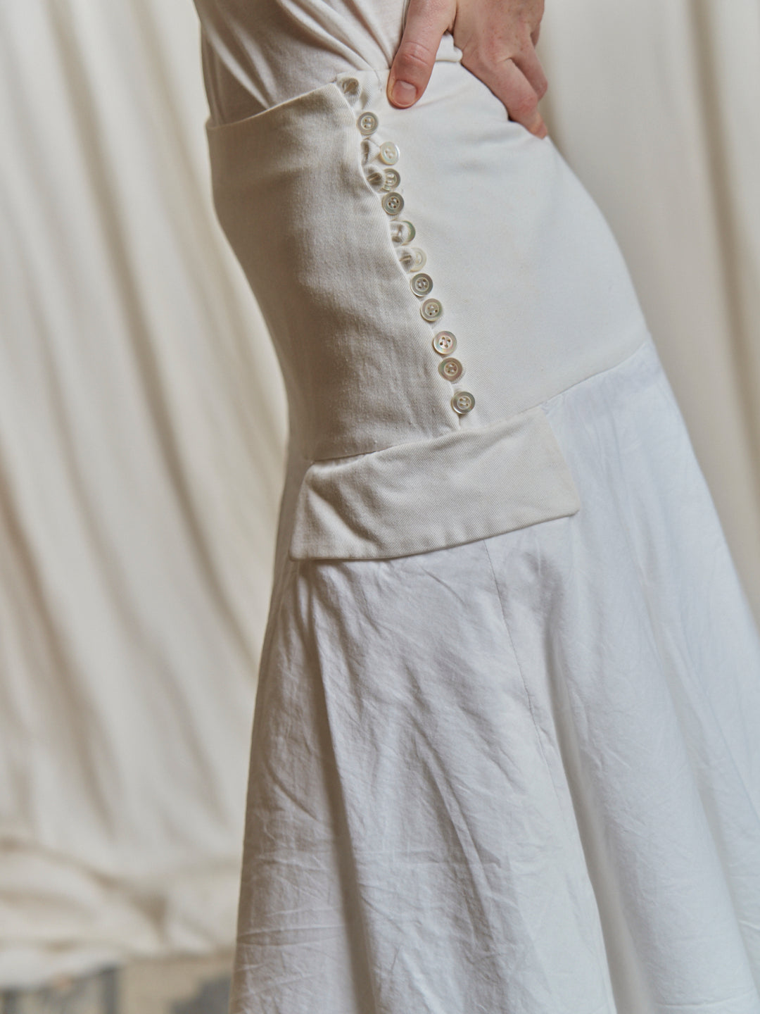 Gonna con balze runway look firmata Antonio Berardi 1998