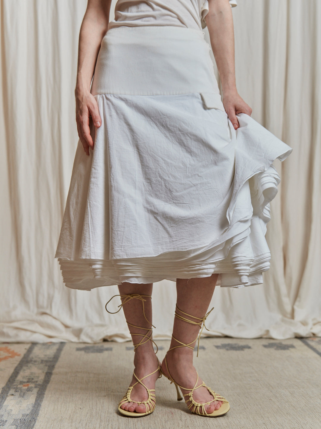 Gonna con balze runway look firmata Antonio Berardi 1998
