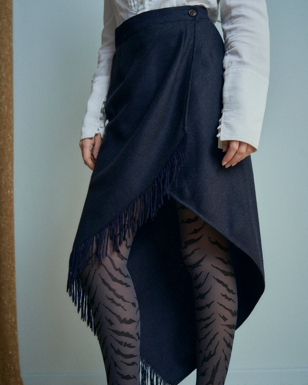 Gonna Erreuno in lana spinata con frange asimmetrica