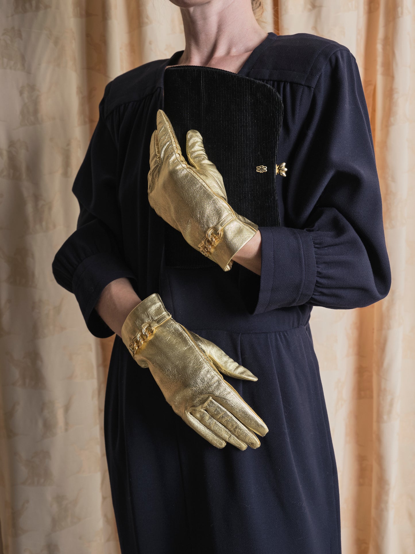 Guanti in pelle dorata