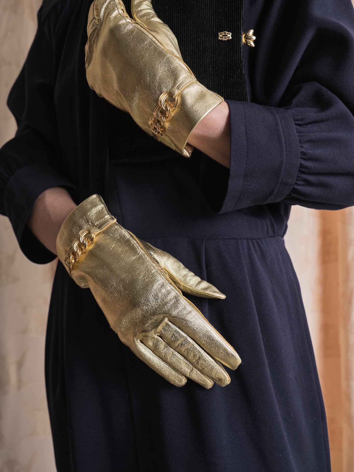 Guanti in pelle dorata