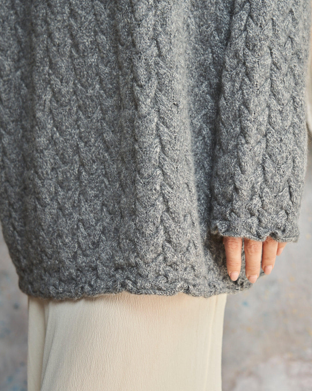 Maglione in cachemere scozzese a trama intrecciata grigio