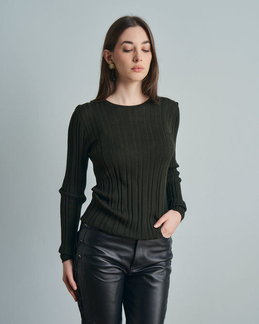 Maglia girocollo firmata Prada in lana a costine