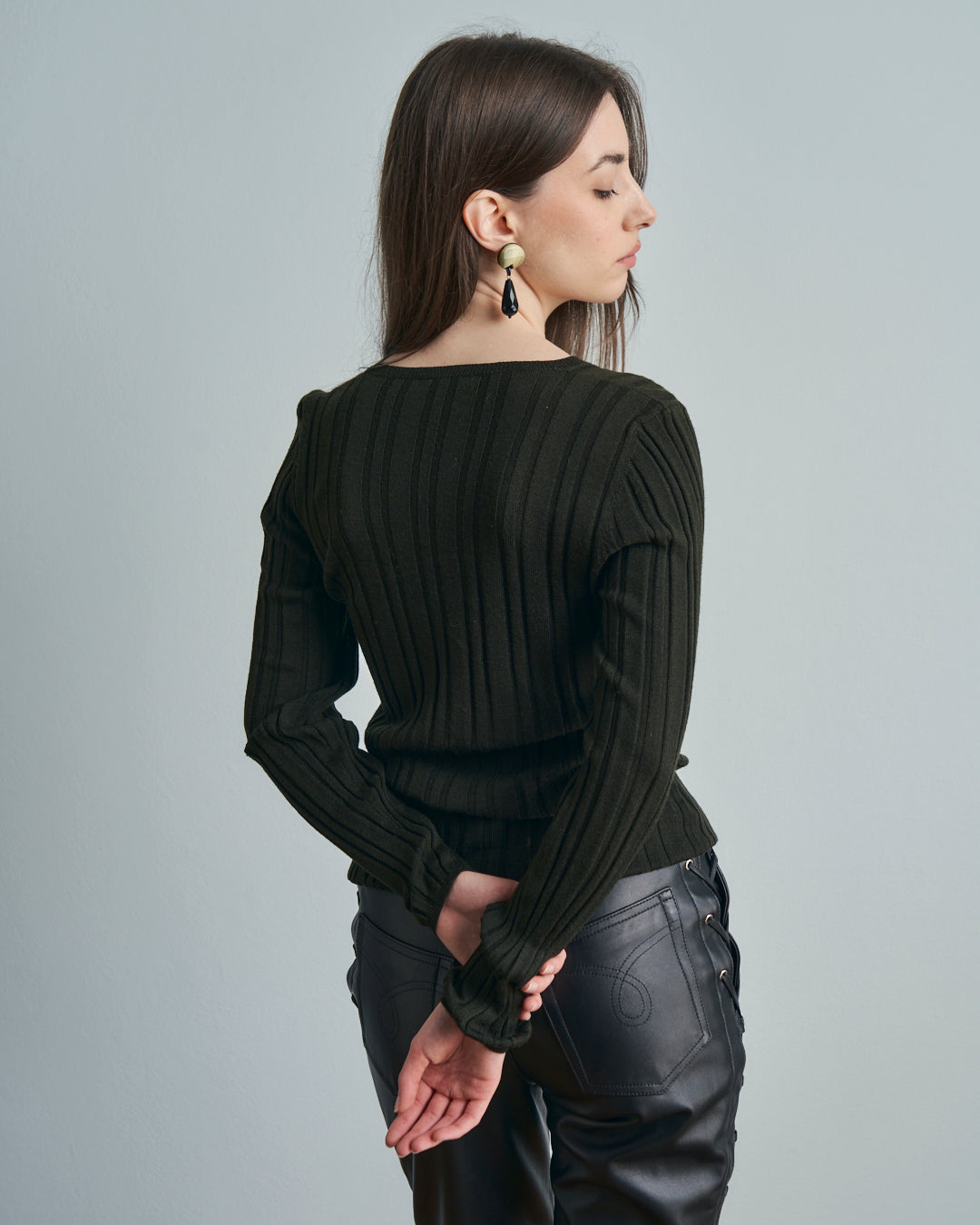 Maglia girocollo firmata Prada in lana a costine