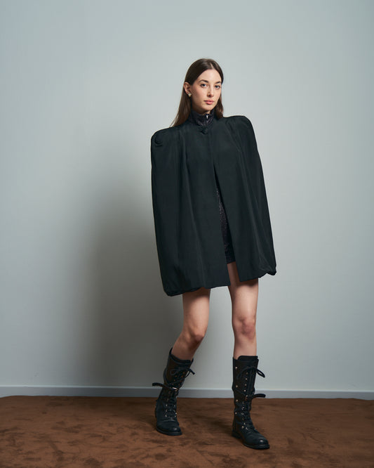 Mantella d'epoca in seta ottoman con bottone ricoperto e spalle alte made in USA