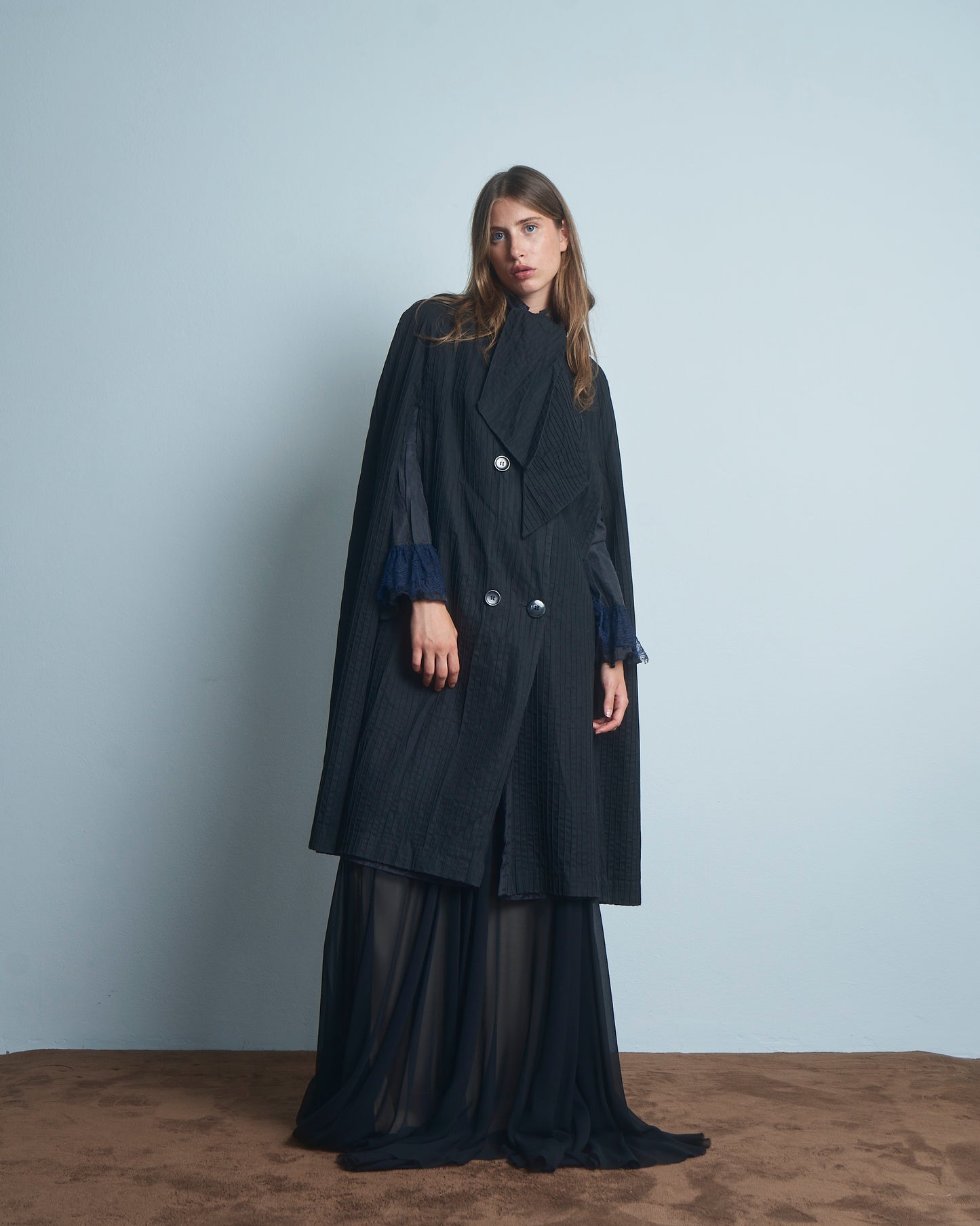 Mantella anni 60 americana in tessuto con nervature, collo con fiocco