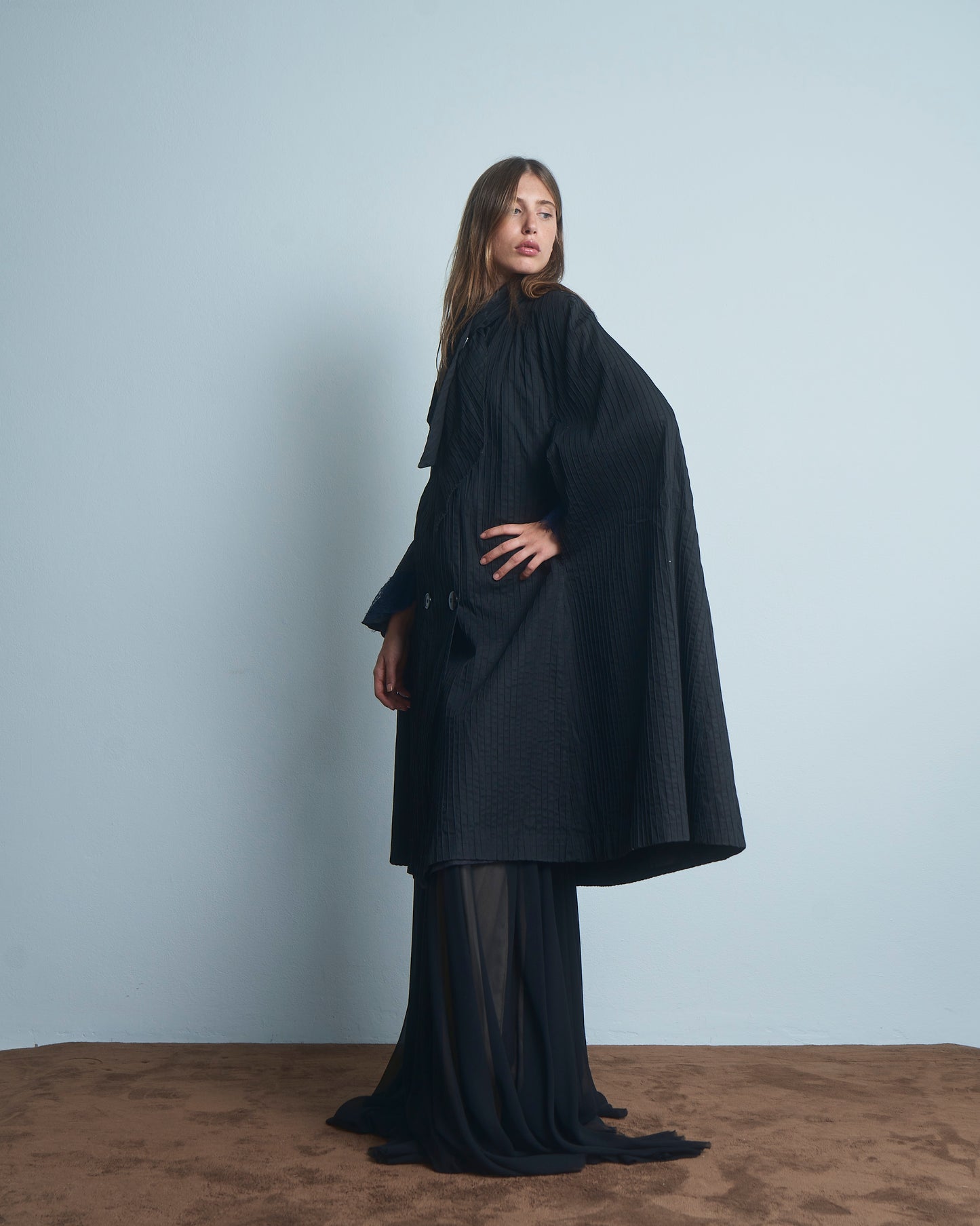 Mantella anni 60 americana in tessuto con nervature, collo con fiocco