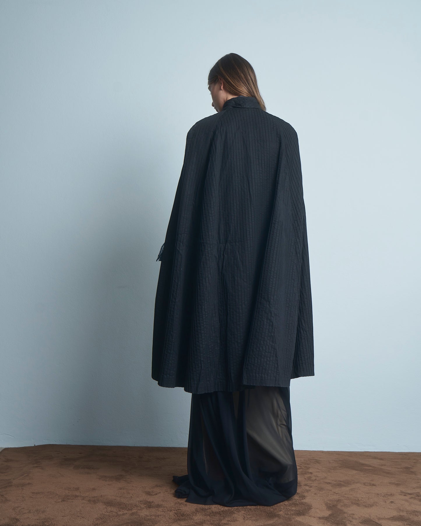 Mantella anni 60 americana in tessuto con nervature, collo con fiocco