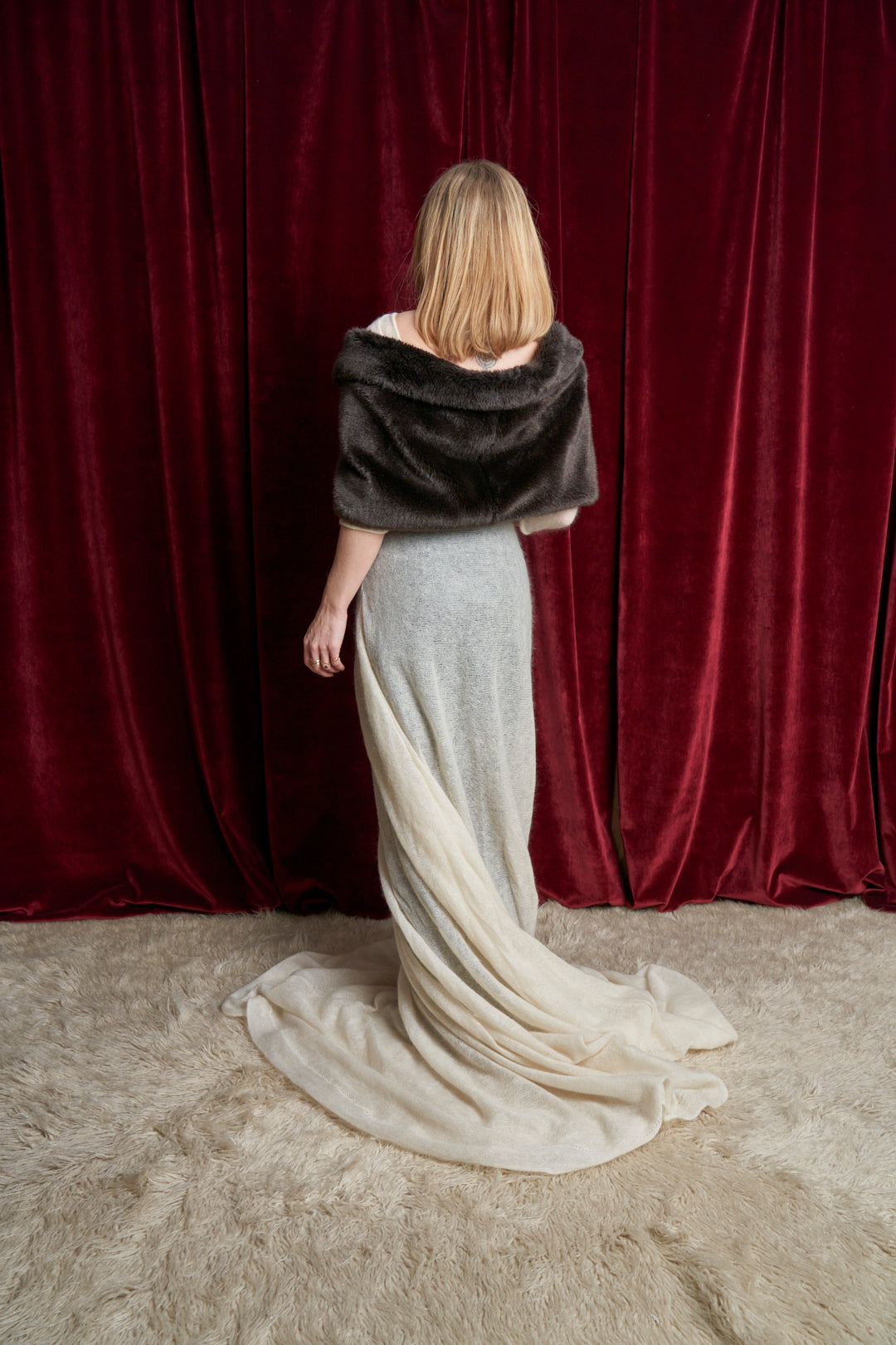 Stola in fake fur marrone con bottone