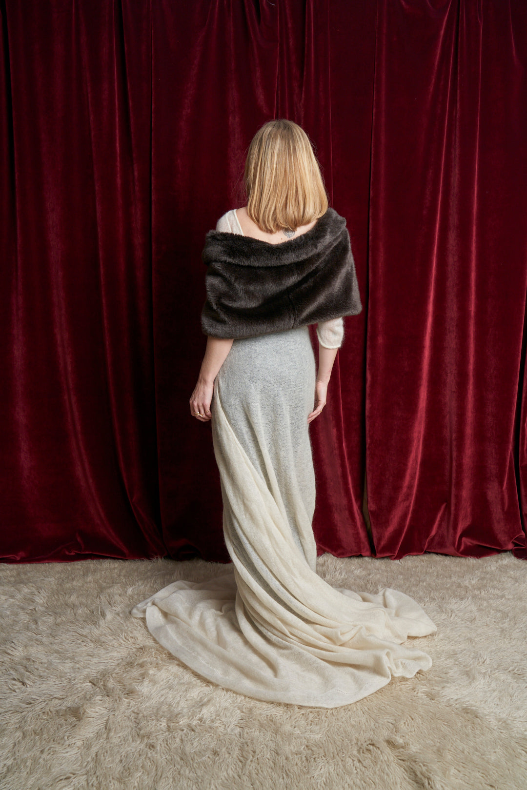 Stola in fake fur marrone con bottone