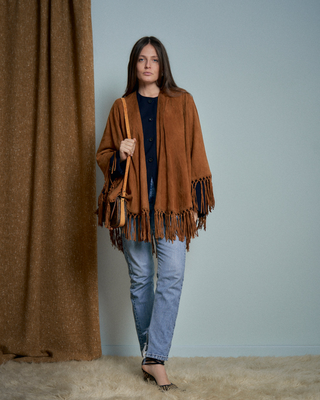Mantella in camoscio doppiata in jersey blu navy