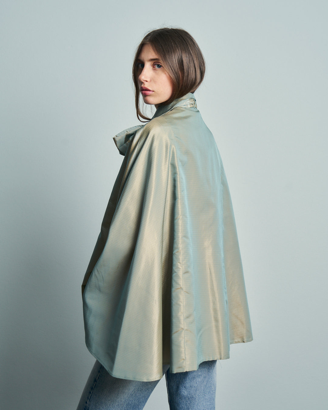 Mantella cangiante vintage con fiocco