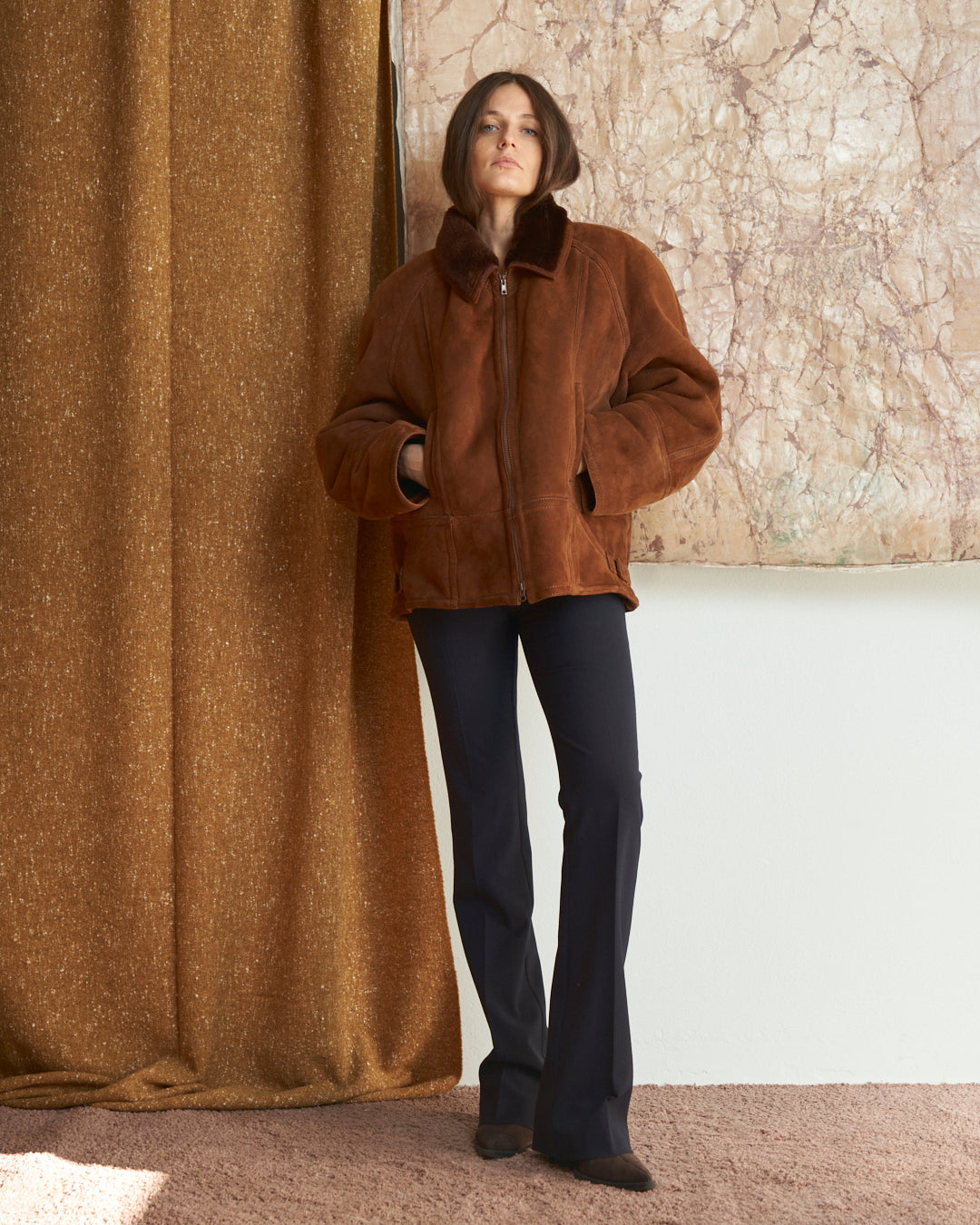 Montone marrone bruciato corto